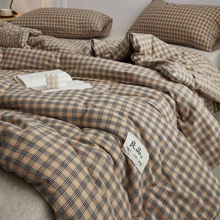 91家纺网 家纺一手货源 找家纺 尊妙被业 2026新款全棉色织水洗棉春秋被夏被-叠拍 春野-咖