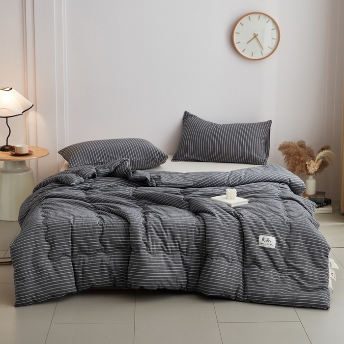 91家纺网 家纺一手货源 找家纺 尊妙被业 2026新款全棉色织水洗棉春秋被夏被-叠拍 灰细条