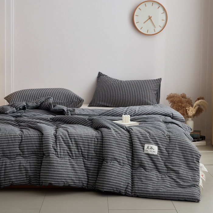 91家纺网 家纺一手货源 找家纺 尊妙被业 2026新款全棉色织水洗棉春秋被夏被-叠拍 灰细条