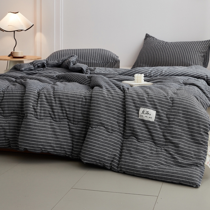 91家纺网 家纺一手货源 找家纺 尊妙被业 2026新款全棉色织水洗棉春秋被夏被-叠拍 灰细条