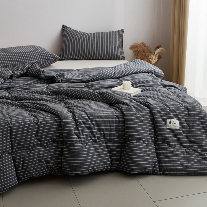 91家纺网 家纺一手货源 找家纺 尊妙被业 2026新款全棉色织水洗棉春秋被夏被-叠拍 灰细条