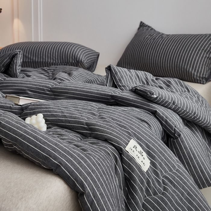 91家纺网 家纺一手货源 找家纺 尊妙被业 2026新款全棉色织水洗棉春秋被夏被-叠拍 灰细条