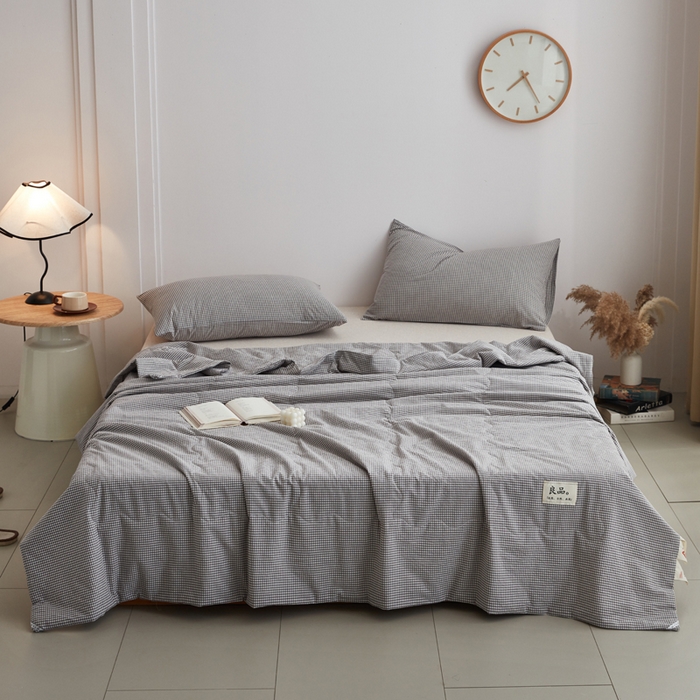 91家纺网 家纺一手货源 找家纺 尊妙被业 2026新款全棉色织水洗棉春秋被夏被-叠拍 蜜格-灰