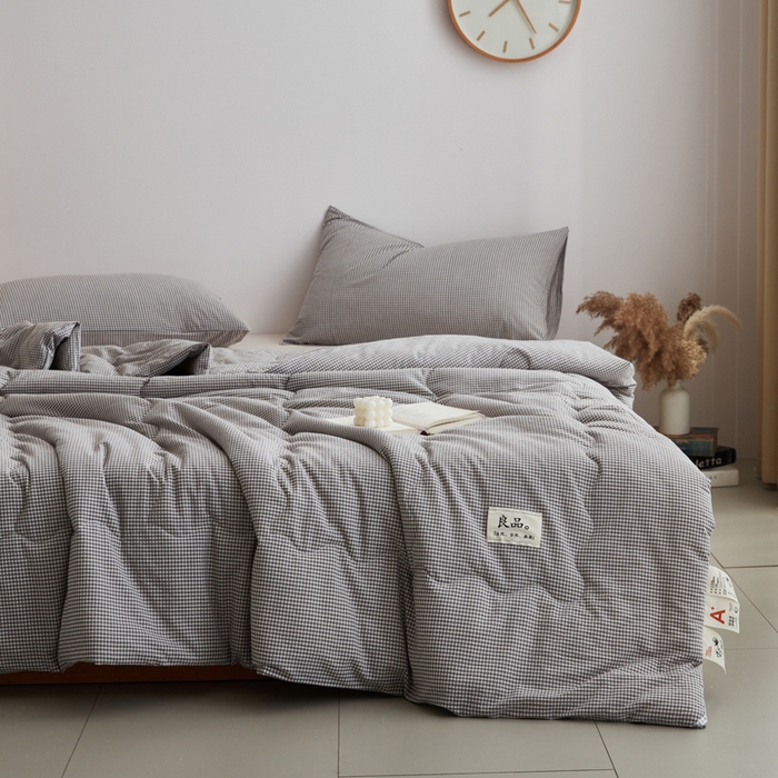 91家纺网 家纺一手货源 找家纺 尊妙被业 2026新款全棉色织水洗棉春秋被夏被-叠拍 蜜格-灰
