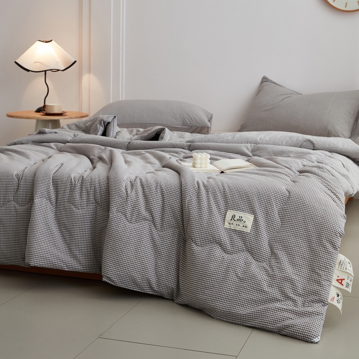 91家纺网 家纺一手货源 找家纺 尊妙被业 2026新款全棉色织水洗棉春秋被夏被-叠拍 蜜格-灰
