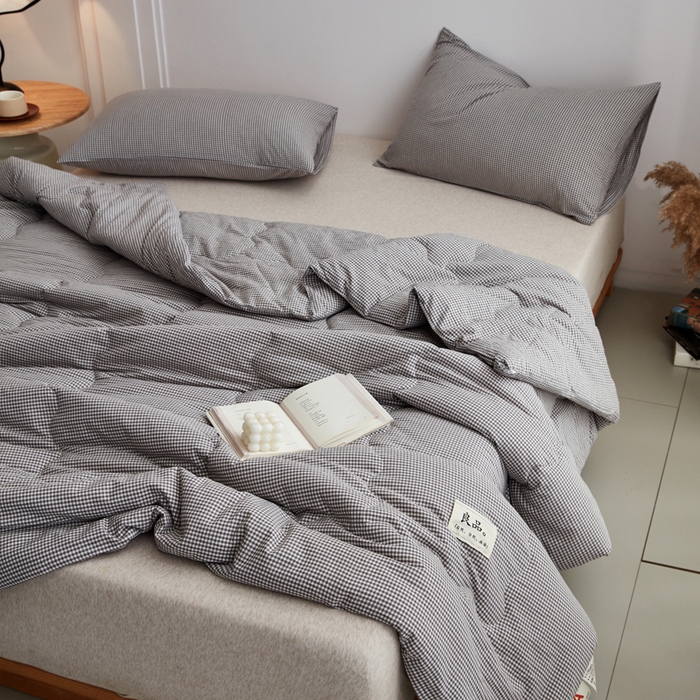 91家纺网 家纺一手货源 找家纺 尊妙被业 2026新款全棉色织水洗棉春秋被夏被-叠拍 蜜格-灰