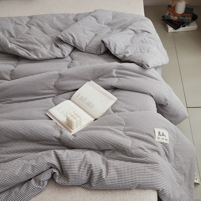 91家纺网 家纺一手货源 找家纺 尊妙被业 2026新款全棉色织水洗棉春秋被夏被-叠拍 蜜格-灰