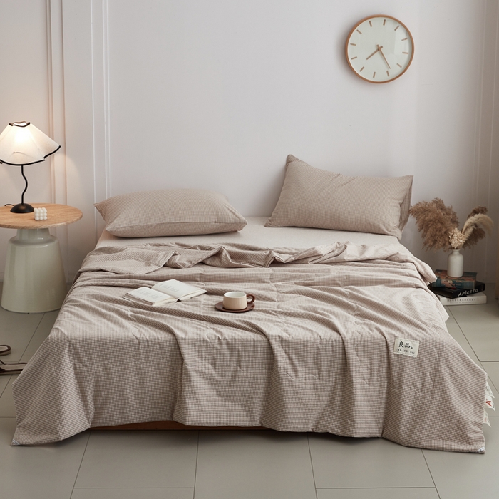 91家纺网 家纺一手货源 找家纺 尊妙被业 2026新款全棉色织水洗棉春秋被夏被-叠拍 蜜格-米