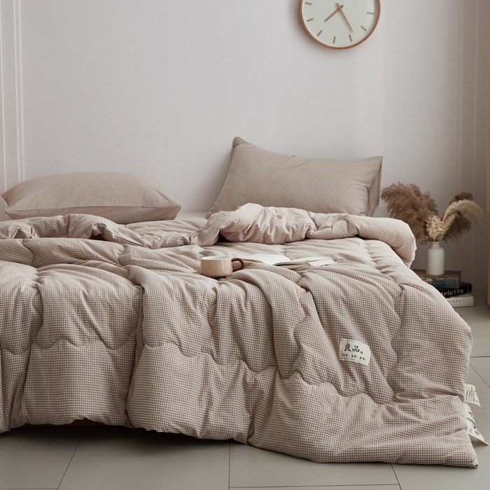 91家纺网 家纺一手货源 找家纺 尊妙被业 2026新款全棉色织水洗棉春秋被夏被-叠拍 蜜格-米