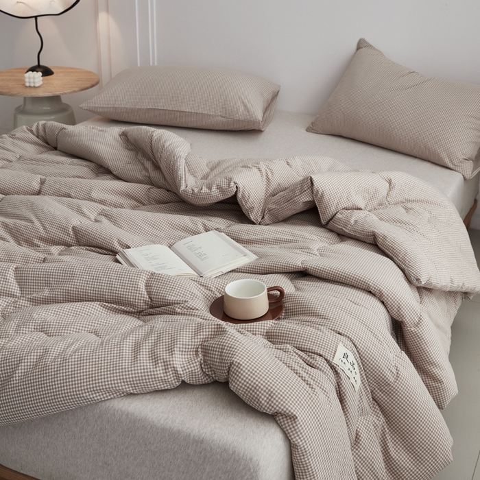 91家纺网 家纺一手货源 找家纺 尊妙被业 2026新款全棉色织水洗棉春秋被夏被-叠拍 蜜格-米