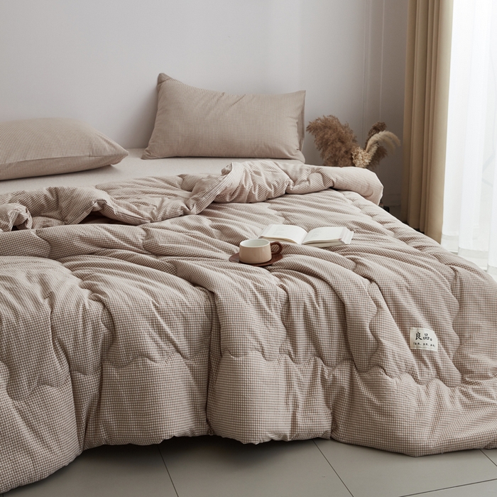 91家纺网 家纺一手货源 找家纺 尊妙被业 2026新款全棉色织水洗棉春秋被夏被-叠拍 蜜格-米