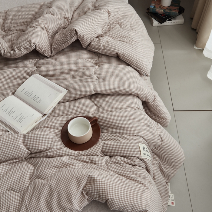91家纺网 家纺一手货源 找家纺 尊妙被业 2026新款全棉色织水洗棉春秋被夏被-叠拍 蜜格-米