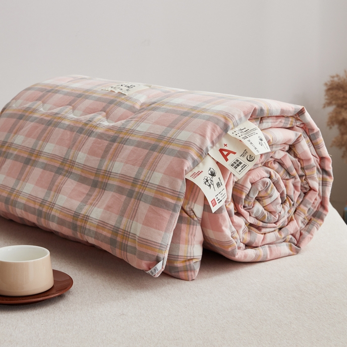 91家纺网 家纺一手货源 找家纺 尊妙被业 2026新款全棉色织水洗棉春秋被夏被-叠拍 莫妮-玉