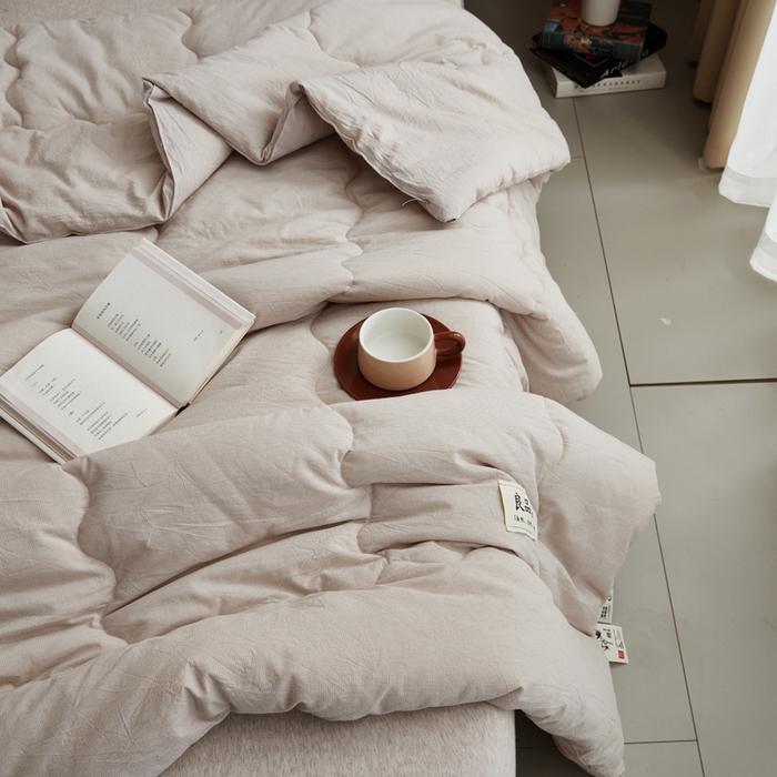 91家纺网 家纺一手货源 找家纺 尊妙被业 2026新款全棉色织水洗棉春秋被夏被-叠拍 千鸟格-驼