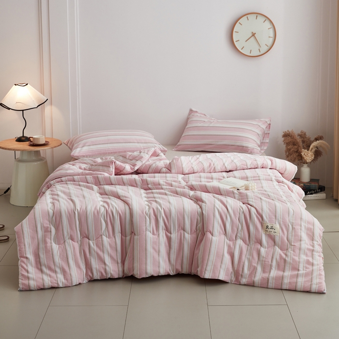 91家纺网 家纺一手货源 找家纺 尊妙被业 2026新款全棉色织水洗棉春秋被夏被-叠拍 童话-粉