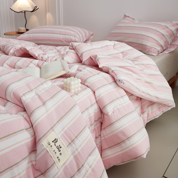 91家纺网 家纺一手货源 找家纺 尊妙被业 2026新款全棉色织水洗棉春秋被夏被-叠拍 童话-粉