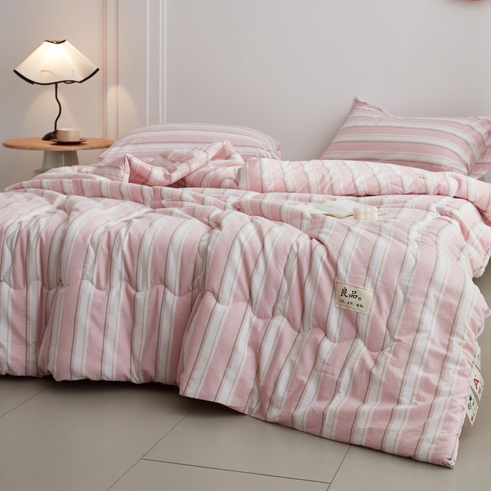 91家纺网 家纺一手货源 找家纺 尊妙被业 2026新款全棉色织水洗棉春秋被夏被-叠拍 童话-粉