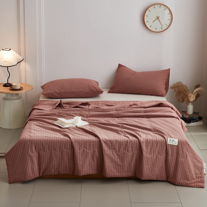 91家纺网 家纺一手货源 找家纺 尊妙被业 2026新款全棉色织水洗棉春秋被夏被-叠拍 晚晴-红