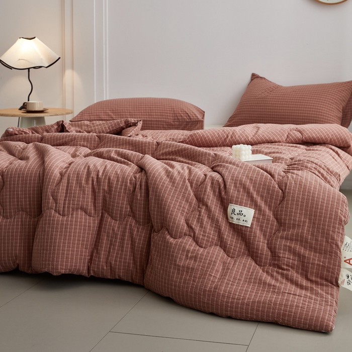 91家纺网 家纺一手货源 找家纺 尊妙被业 2026新款全棉色织水洗棉春秋被夏被-叠拍 晚晴-红