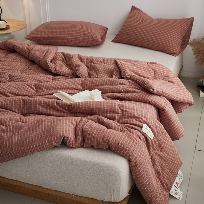 91家纺网 家纺一手货源 找家纺 尊妙被业 2026新款全棉色织水洗棉春秋被夏被-叠拍 晚晴-红