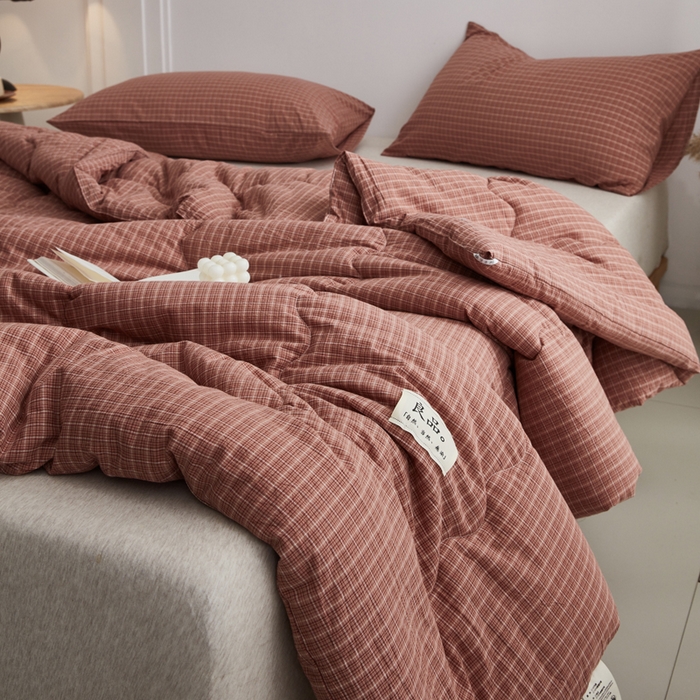 91家纺网 家纺一手货源 找家纺 尊妙被业 2026新款全棉色织水洗棉春秋被夏被-叠拍 晚晴-红