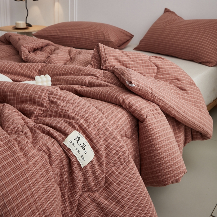 91家纺网 家纺一手货源 找家纺 尊妙被业 2026新款全棉色织水洗棉春秋被夏被-叠拍 晚晴-红