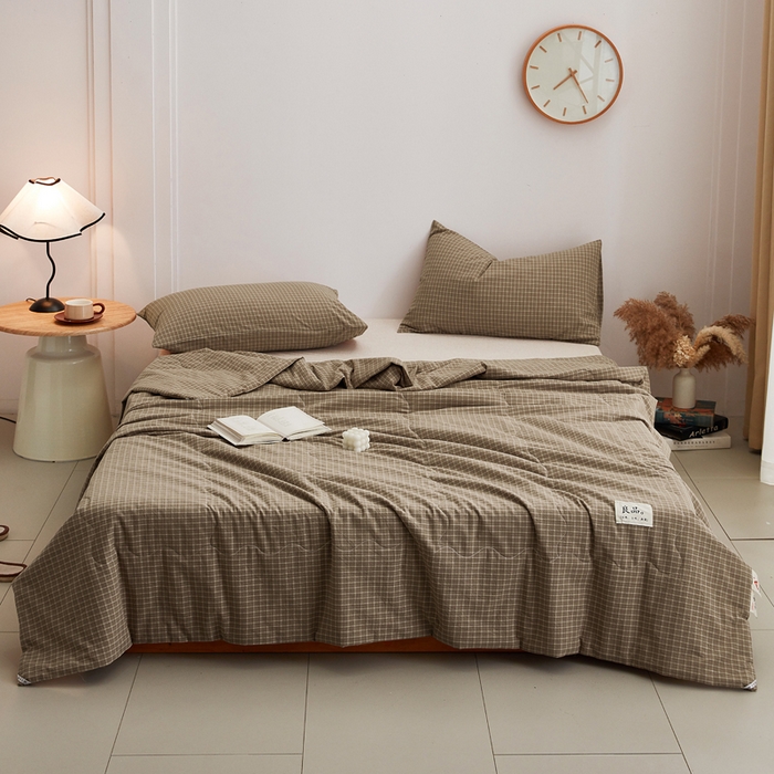 91家纺网 家纺一手货源 找家纺 尊妙被业 2026新款全棉色织水洗棉春秋被夏被-叠拍 晚晴-咖