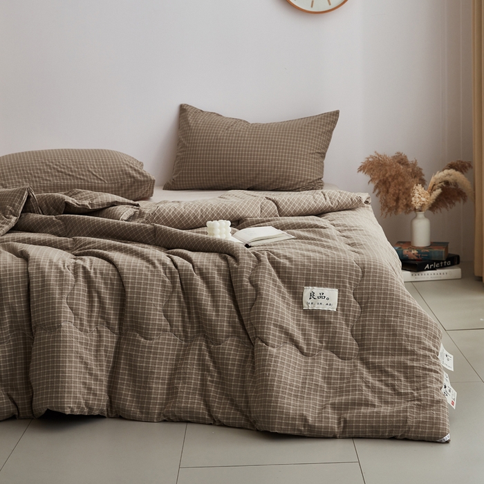 91家纺网 家纺一手货源 找家纺 尊妙被业 2026新款全棉色织水洗棉春秋被夏被-叠拍 晚晴-咖