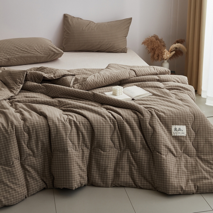 91家纺网 家纺一手货源 找家纺 尊妙被业 2026新款全棉色织水洗棉春秋被夏被-叠拍 晚晴-咖