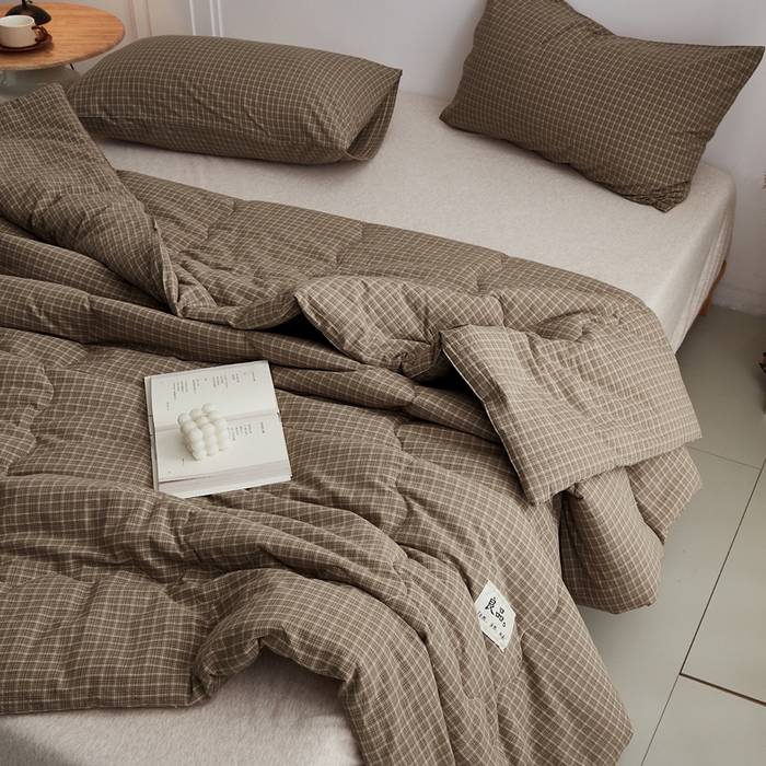 91家纺网 家纺一手货源 找家纺 尊妙被业 2026新款全棉色织水洗棉春秋被夏被-叠拍 晚晴-咖