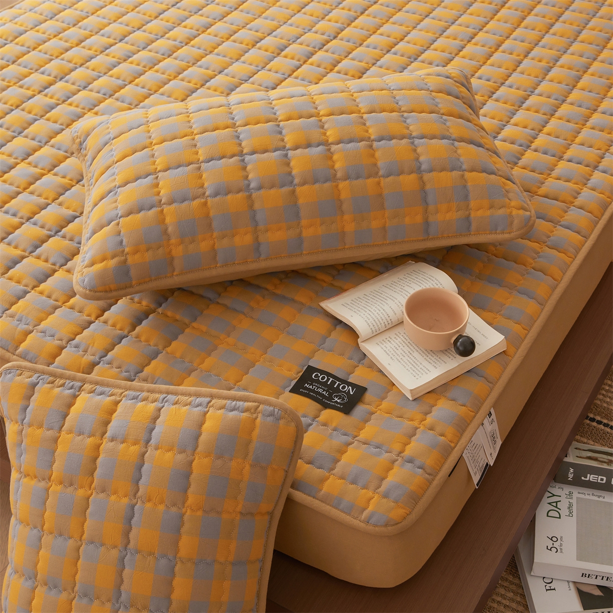 91家纺网 家纺一手货源 找家纺 3C 2026新款全棉水洗棉棉花夹棉床笠 黄灰格