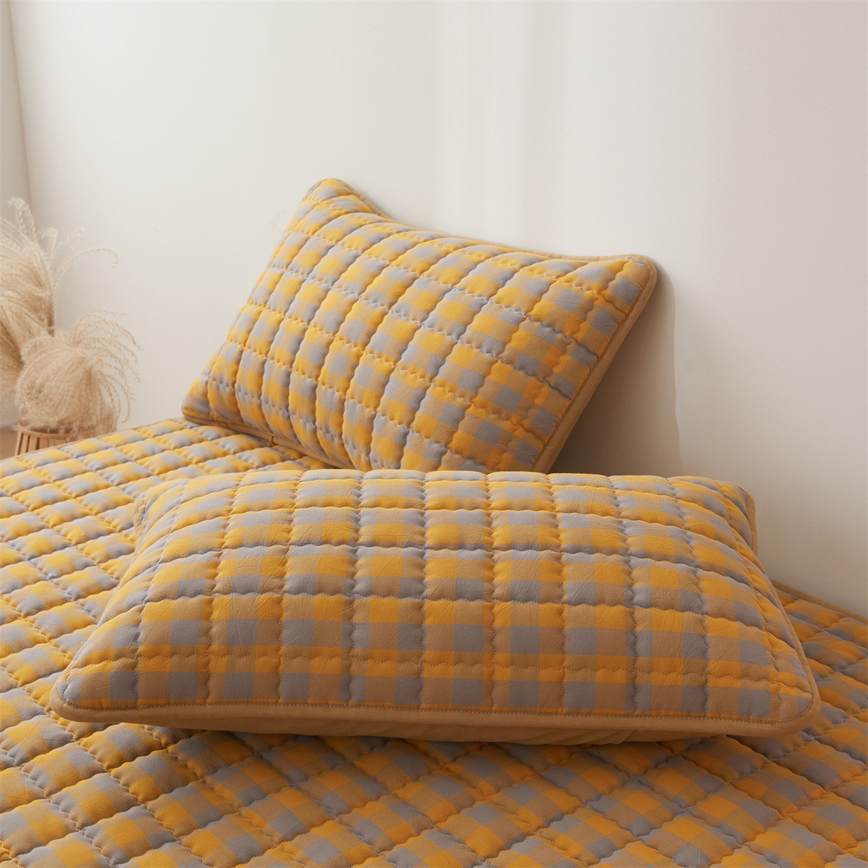 91家纺网 家纺一手货源 找家纺 3C 2026新款全棉水洗棉棉花夹棉床笠 黄灰格