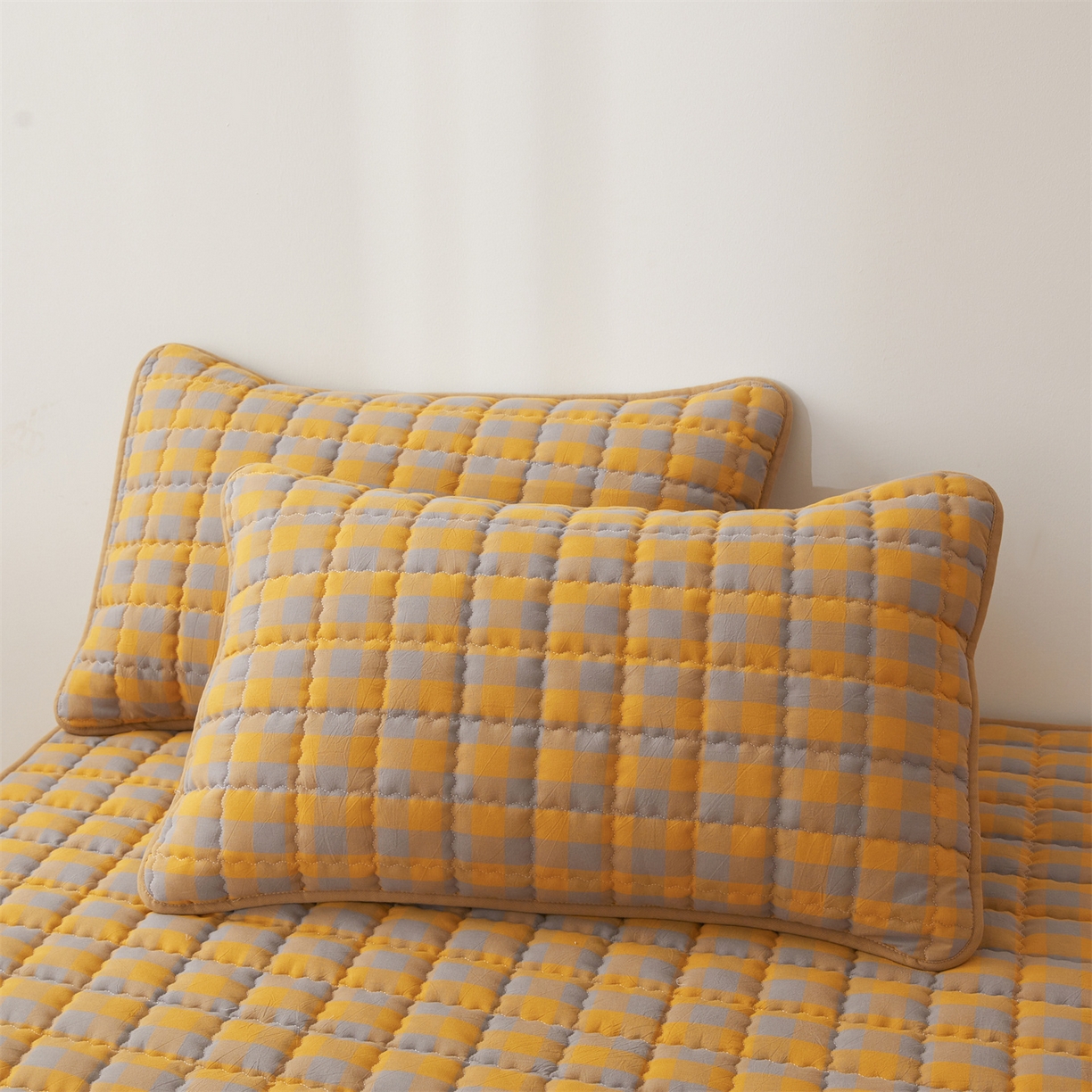 91家纺网 家纺一手货源 找家纺 3C 2026新款全棉水洗棉棉花夹棉床笠 黄灰格