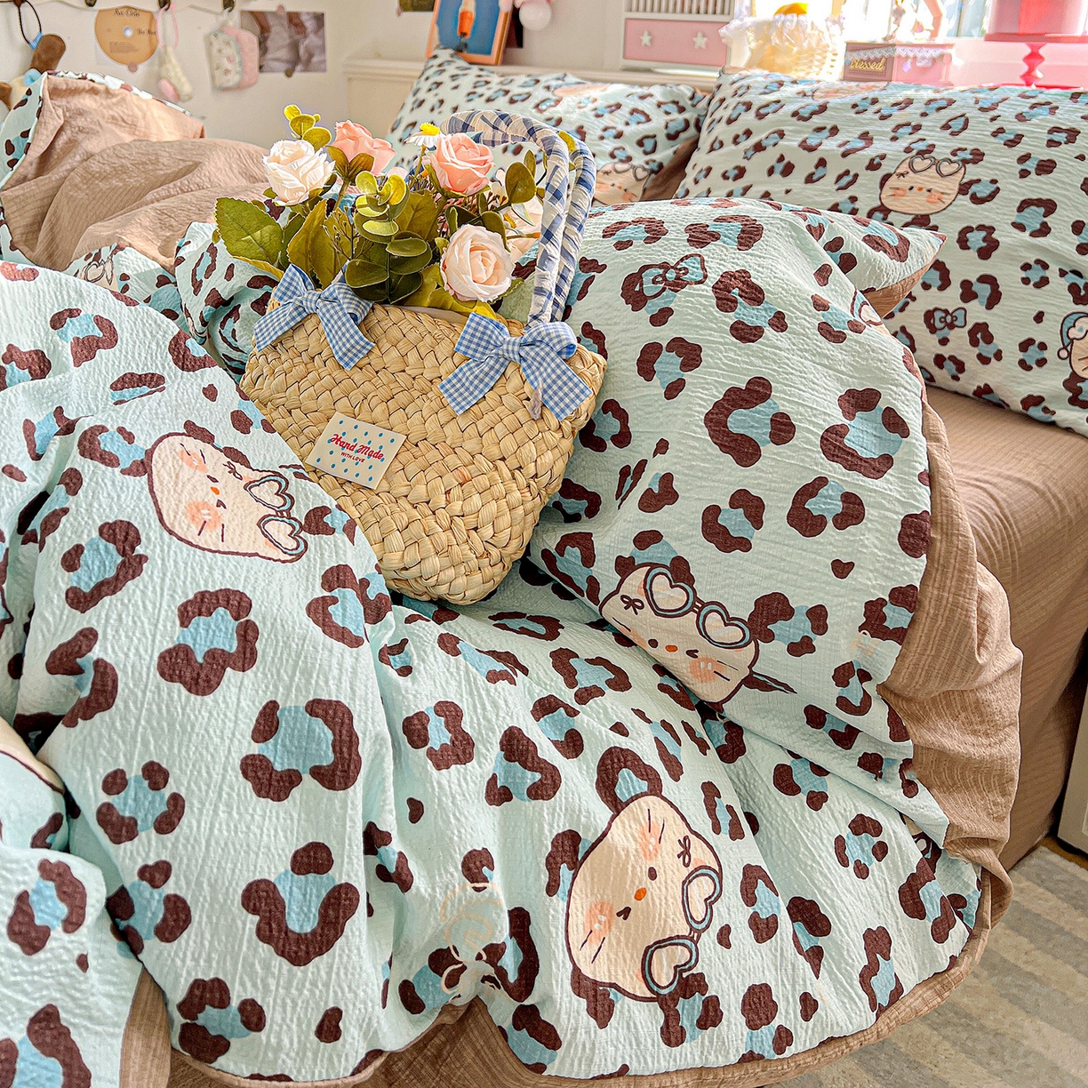 91家纺网 家纺一手货源 找家纺 N先生+V 13814689556 发大图/买家秀 2026春夏新款泡芙云感双层纱四件套 豹纹猫咪