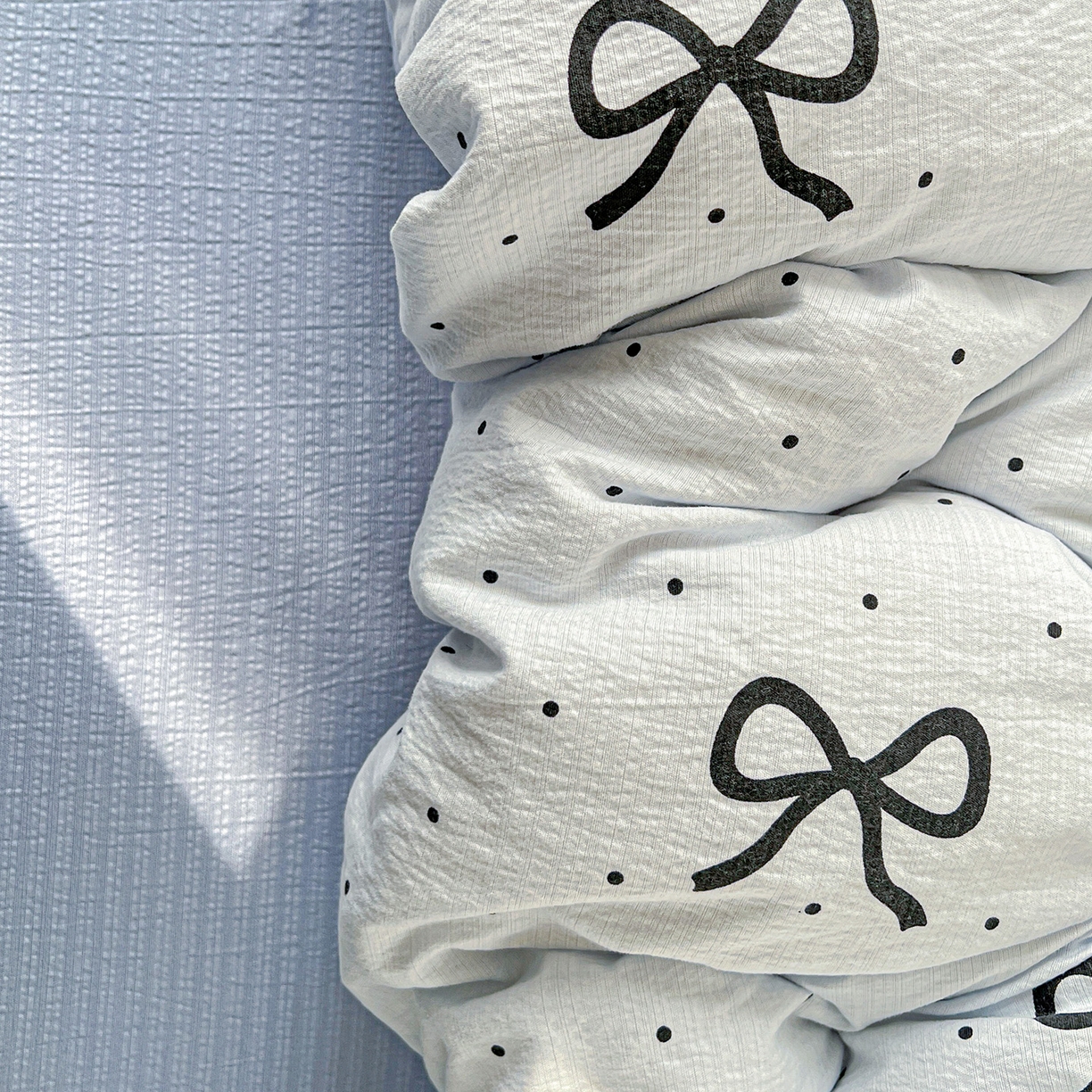 91家纺网 家纺一手货源 找家纺 N先生+V 13814689556 发大图/买家秀 2026春夏新款泡芙云感双层纱四件套 波点蝴蝶结