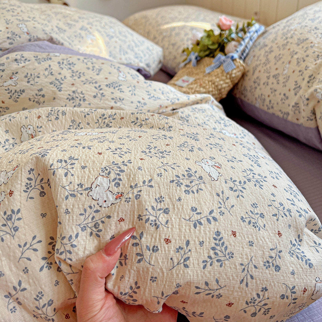 91家纺网 家纺一手货源 找家纺 N先生+V 13814689556 发大图/买家秀 2026春夏新款泡芙云感双层纱四件套 花园兔