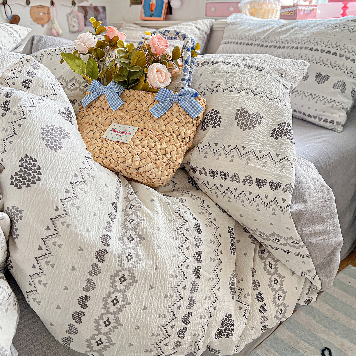 91家纺网 家纺一手货源 找家纺 N先生+V 13814689556 发大图/买家秀 2026春夏新款泡芙云感双层纱四件套 小确幸