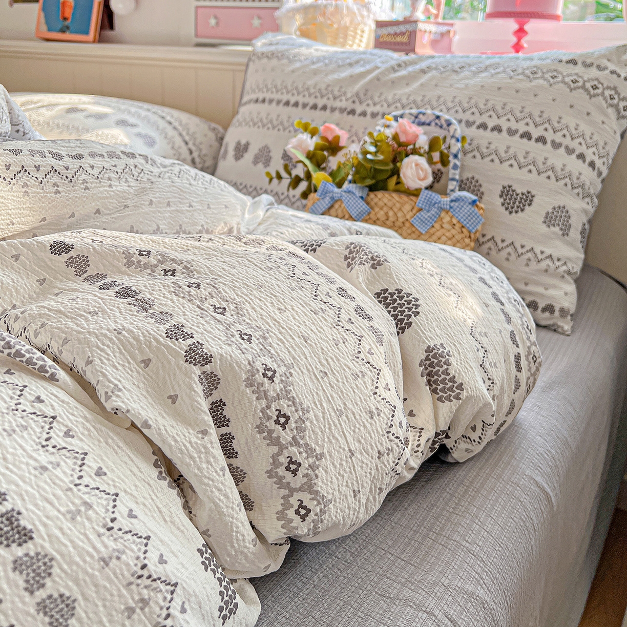 91家纺网 家纺一手货源 找家纺 N先生+V 13814689556 发大图/买家秀 2026春夏新款泡芙云感双层纱四件套 小确幸