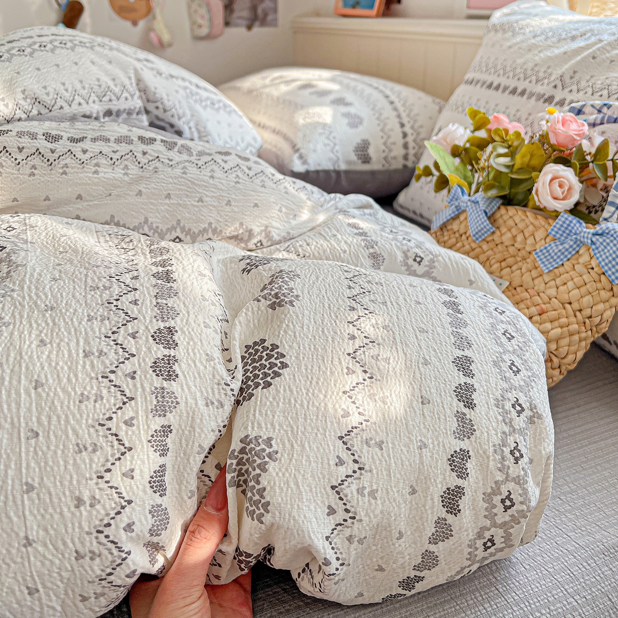 91家纺网 家纺一手货源 找家纺 N先生+V 13814689556 发大图/买家秀 2026春夏新款泡芙云感双层纱四件套 小确幸