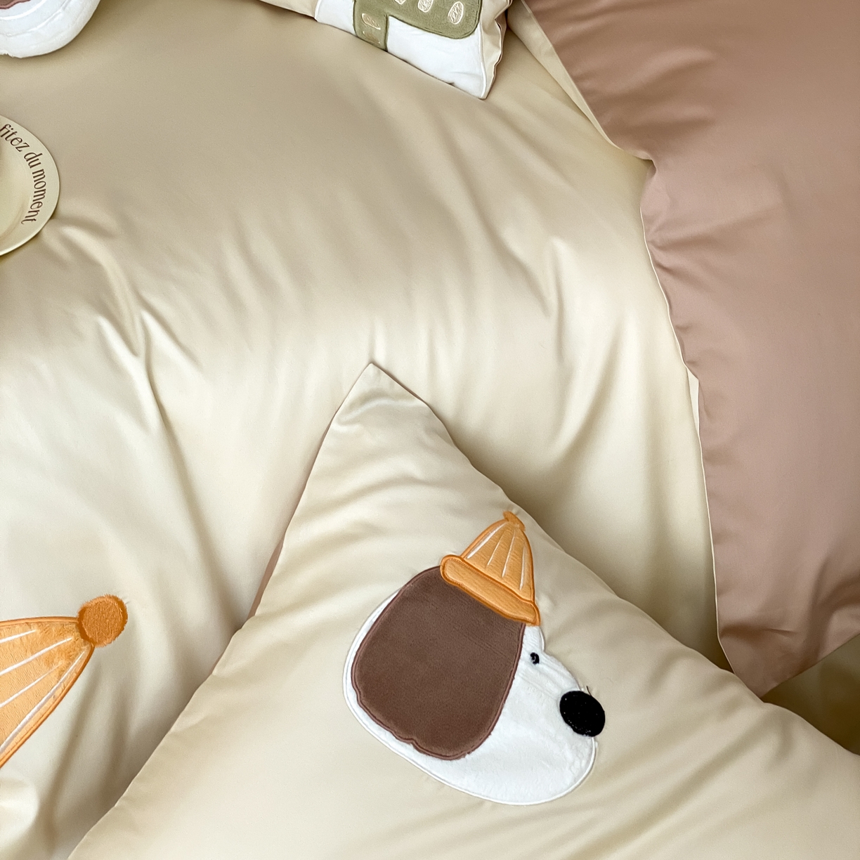 91家纺网 家纺一手货源 找家纺 （总）云栖家居 2026全棉50支100S刺绣卡通四件套-大耳修狗