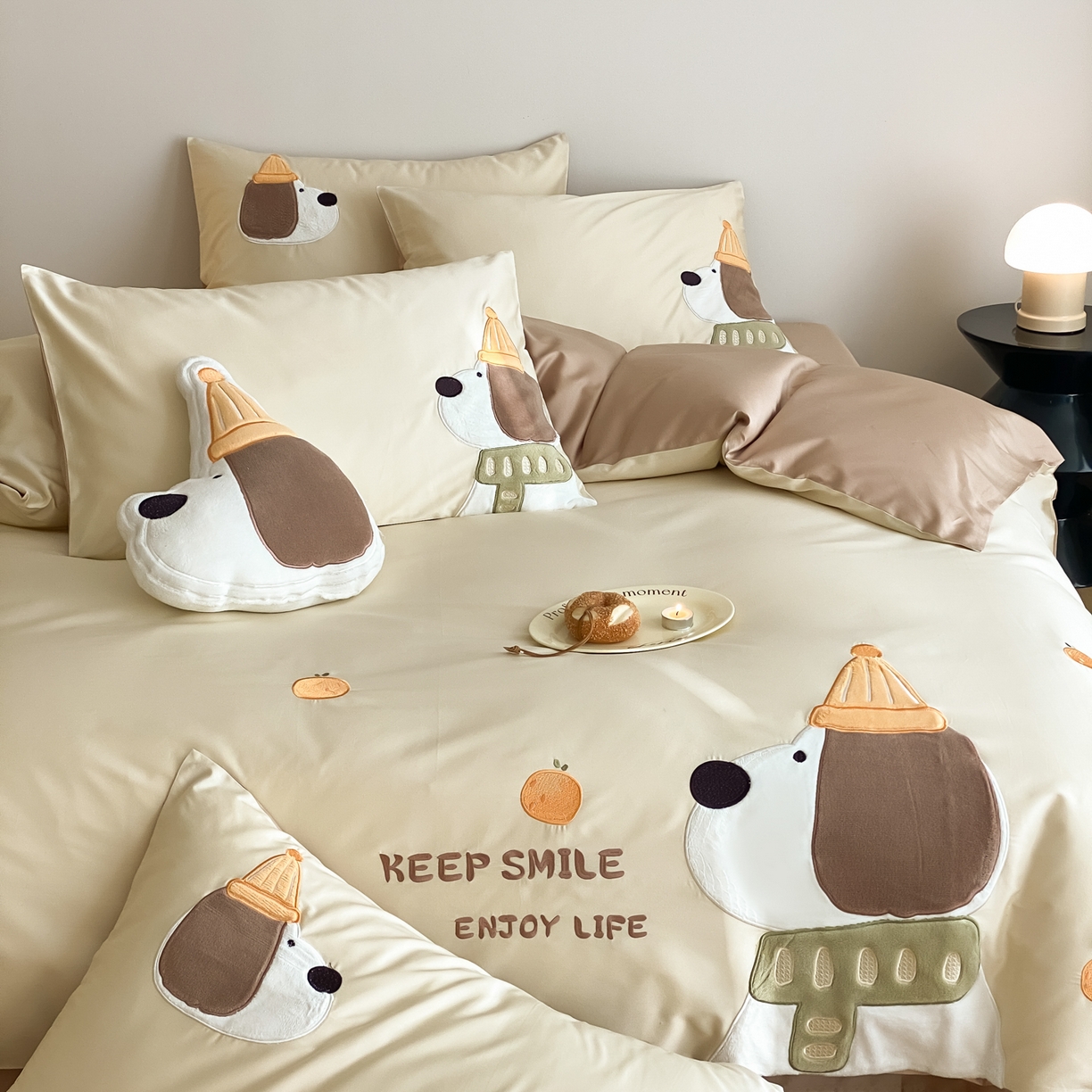 91家纺网 家纺一手货源 找家纺 云栖家居 2026全棉50支100S刺绣卡通四件套-大耳修狗 大耳狗-卡其