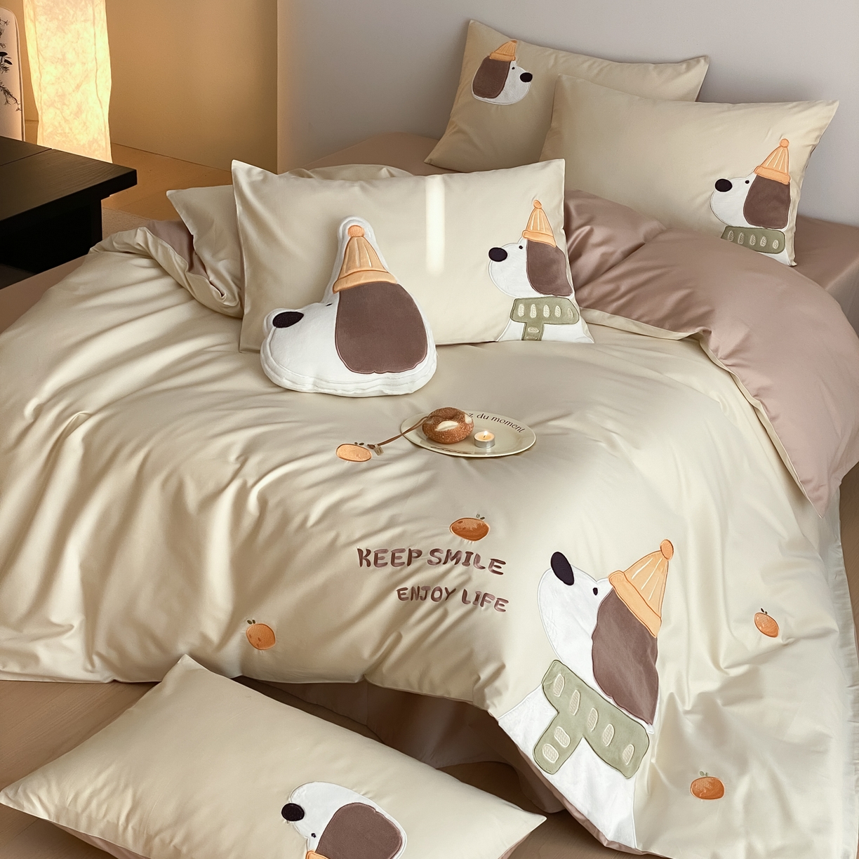 91家纺网 家纺一手货源 找家纺 云栖家居 2026全棉50支100S刺绣卡通四件套-大耳修狗 大耳狗-卡其