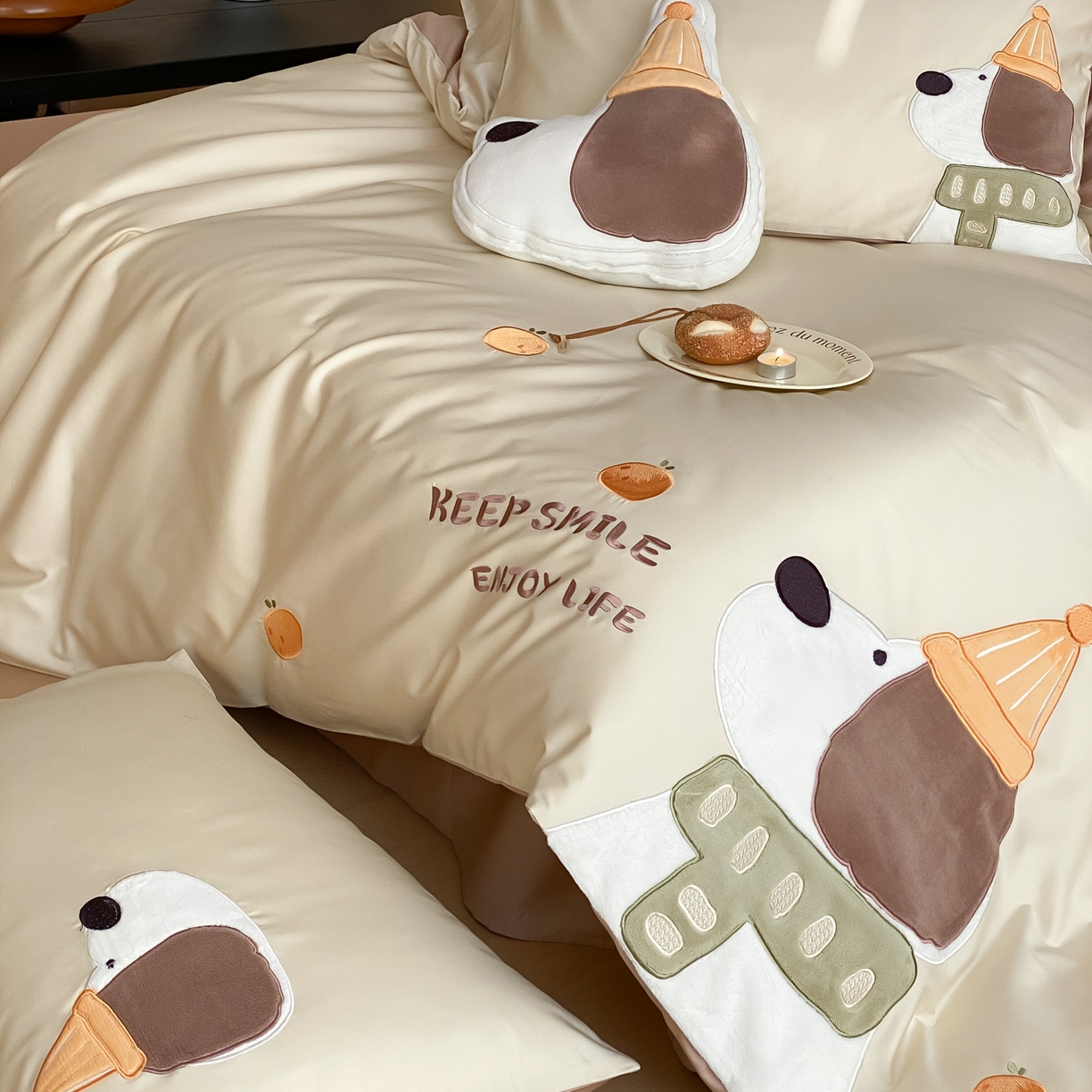 91家纺网 家纺一手货源 找家纺 云栖家居 2026全棉50支100S刺绣卡通四件套-大耳修狗 大耳狗-卡其