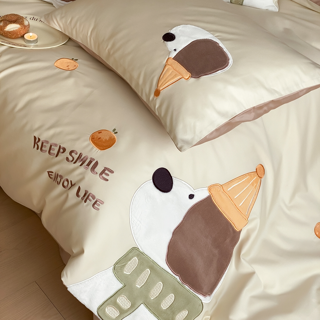 91家纺网 家纺一手货源 找家纺 云栖家居 2026全棉50支100S刺绣卡通四件套-大耳修狗 大耳狗-卡其