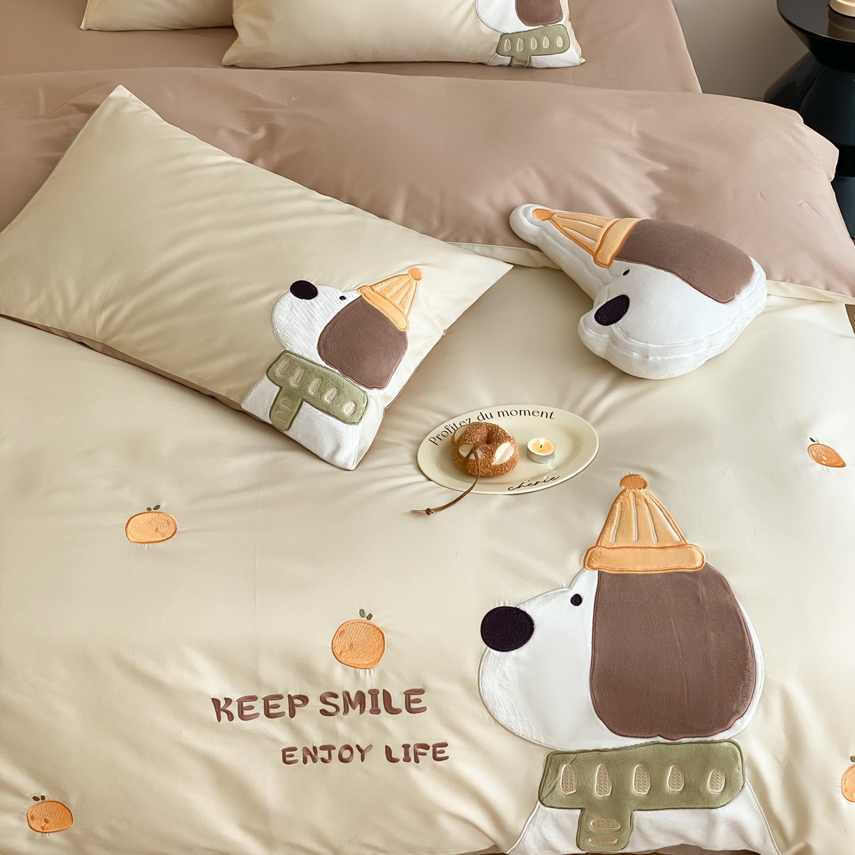 91家纺网 家纺一手货源 找家纺 云栖家居 2026全棉50支100S刺绣卡通四件套-大耳修狗 大耳狗-卡其