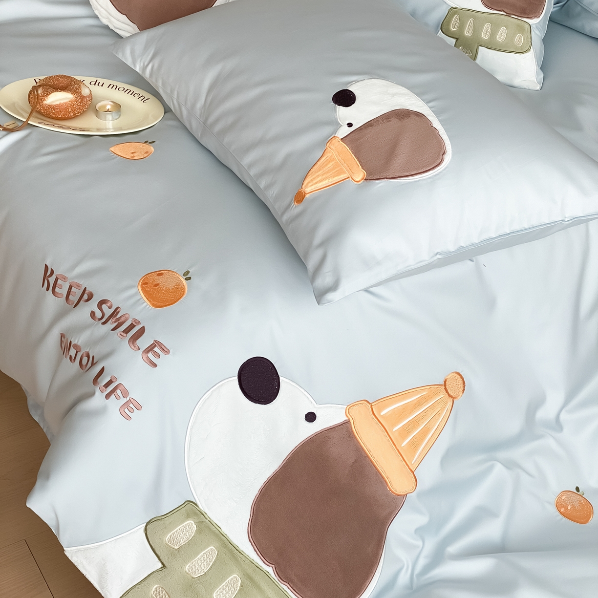 91家纺网 家纺一手货源 找家纺 云栖家居 2026全棉50支100S刺绣卡通四件套-大耳修狗 大耳狗-蓝