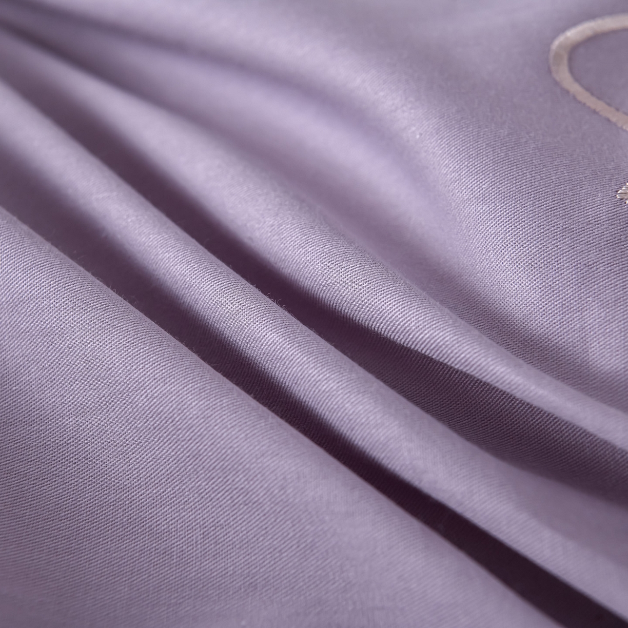 91家纺网 家纺一手货源 找家纺 森林雨 【素-凝绣】2026新款133x76高精密刺绣100%全棉四件套 春妍-海沫紫