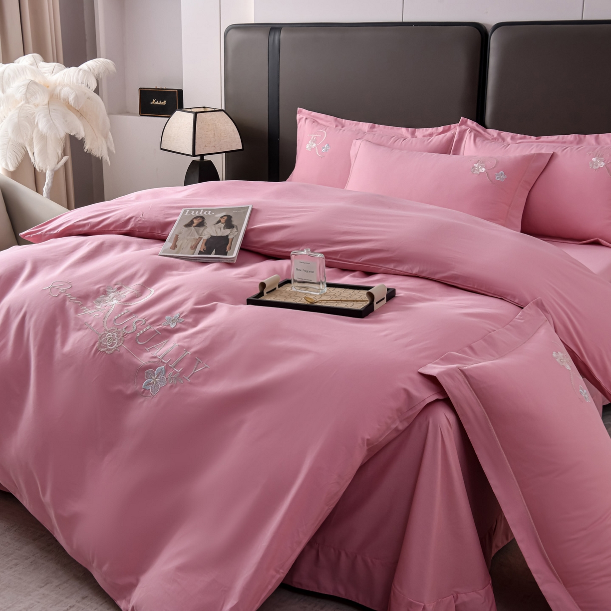 91家纺网 家纺一手货源 找家纺 森林雨 【素-凝绣】2026新款133x76高精密刺绣100%全棉四件套 春妍-蔷薇粉