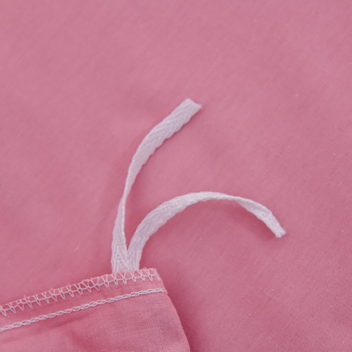 91家纺网 家纺一手货源 找家纺 森林雨 【素-凝绣】2026新款133x76高精密刺绣100%全棉四件套 春妍-蔷薇粉