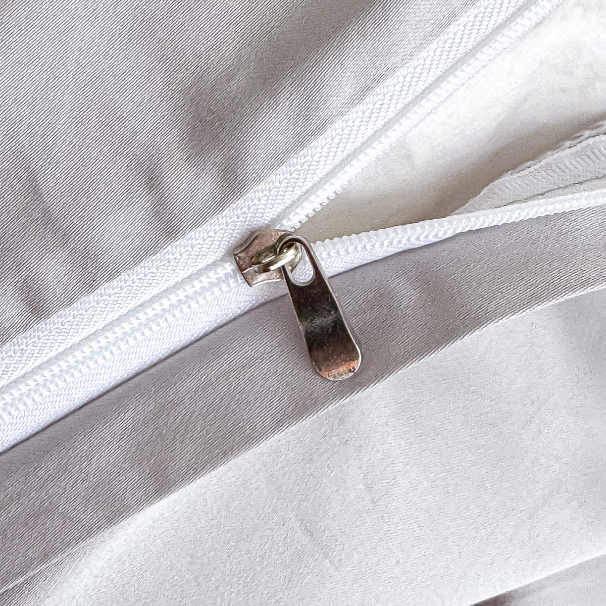 91家纺网 家纺一手货源 找家纺 森林雨 【翡-鎏光】2026高端双股50S新疆长绒棉提花埋绳工艺款四件套 兰亭序-水母灰